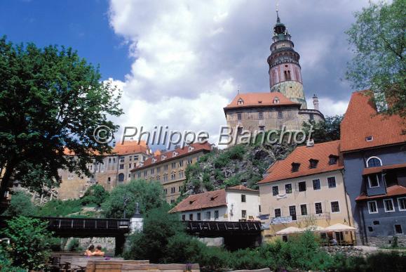 tchequie  28.jpg - Ch‚teau de Cesky Krumlov dominant le quartier du Latran au bord de la VltavaBohÍmeRÈpublique tchËque